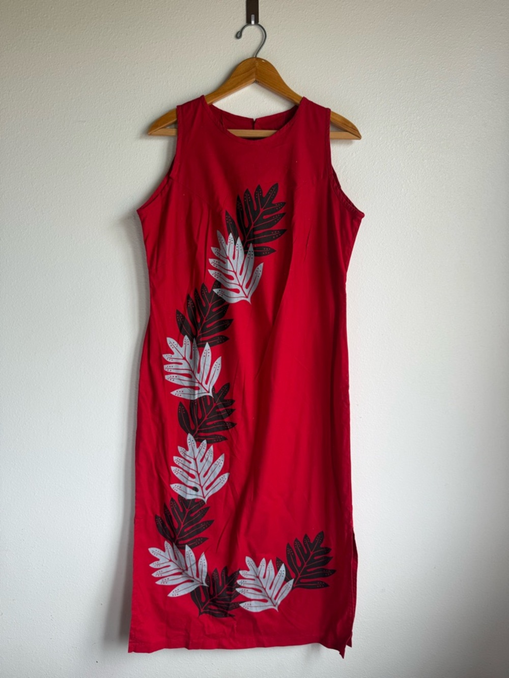 Red Sleeveless Leaf-Print Sheath Dress